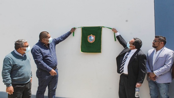 Develación de la placa.