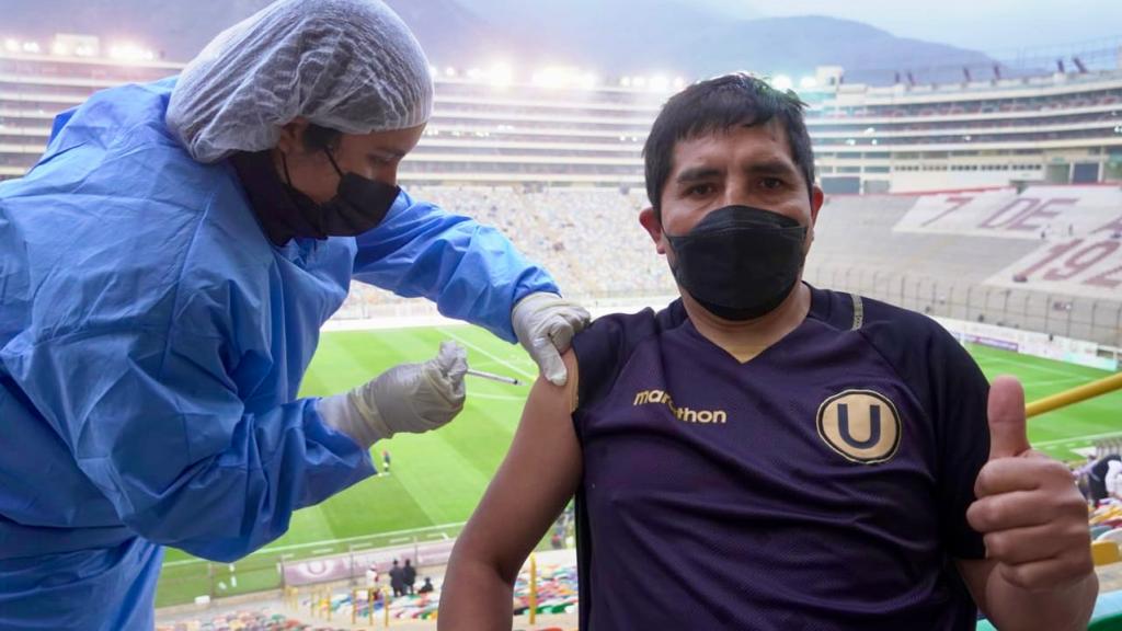 Ate: Minsa realizó banderolazo de la vacunación en el estadio Monumental