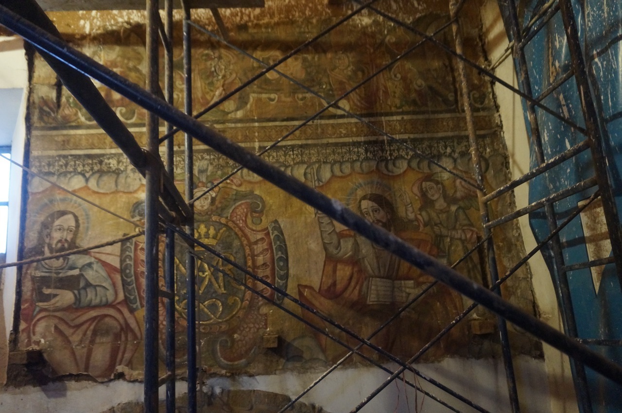 Evidencian impresionante pintura mural en el Templo de San Blas