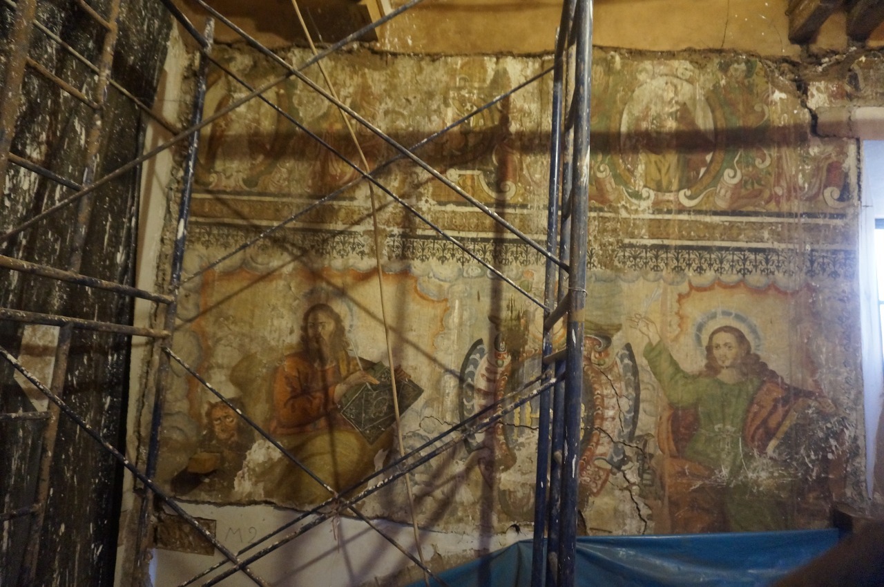 Evidencian impresionante pintura mural en el Templo de San Blas