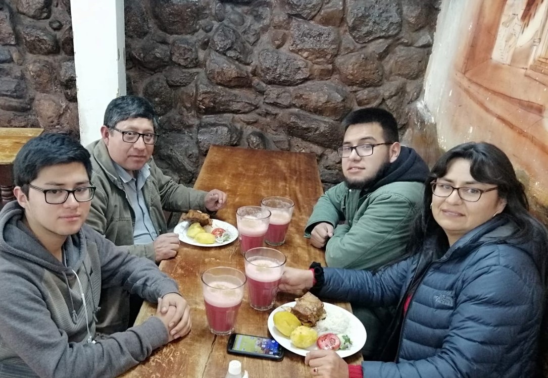Diego con su familia.