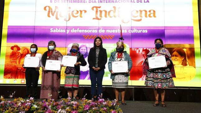 Ministra de Cultura reconoce a cinco lideresas en el Día Internacional de la Mujer Indígena