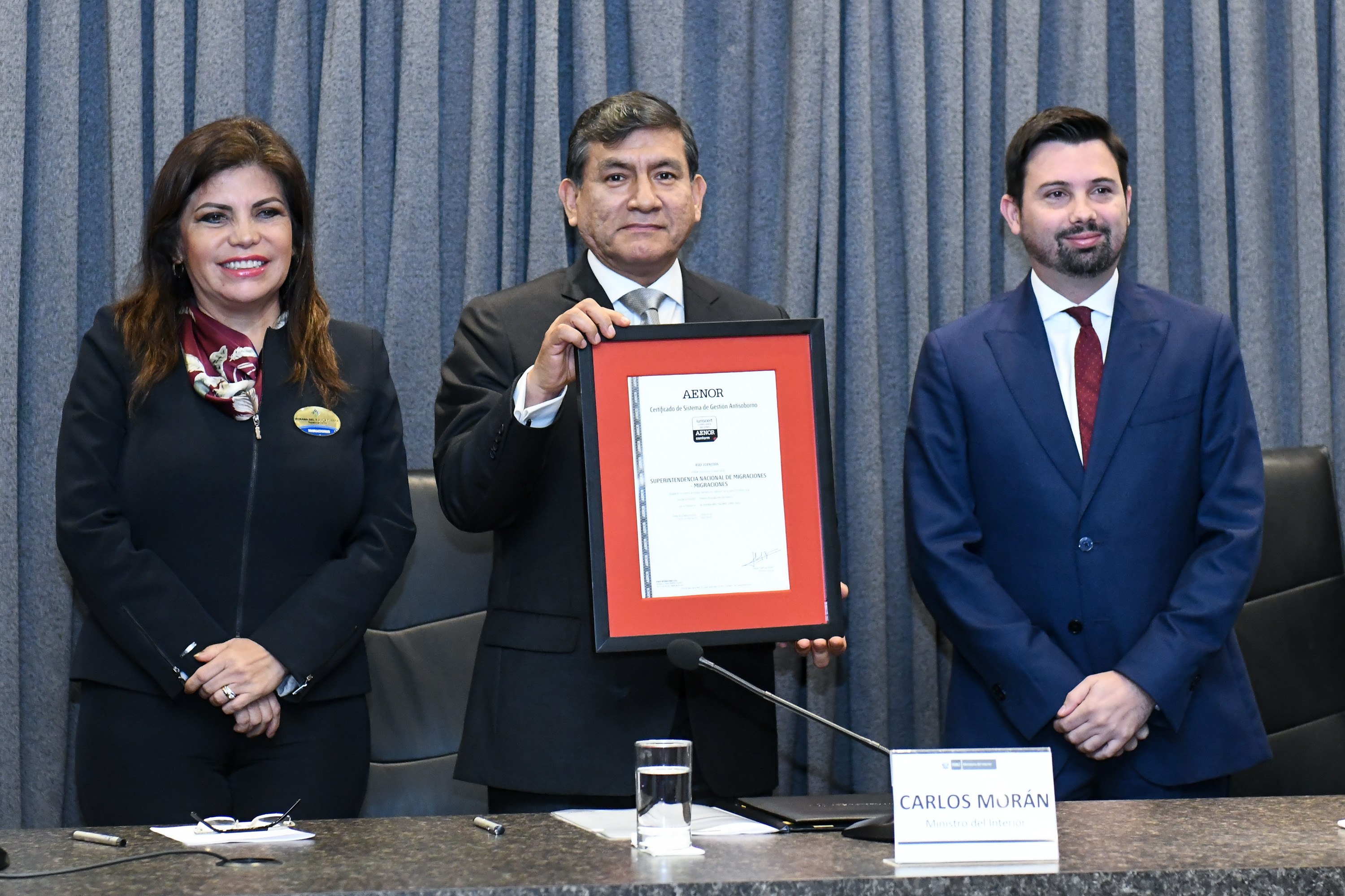 Emisión de pasaporte electrónico peruano cumple norma antisoborno.