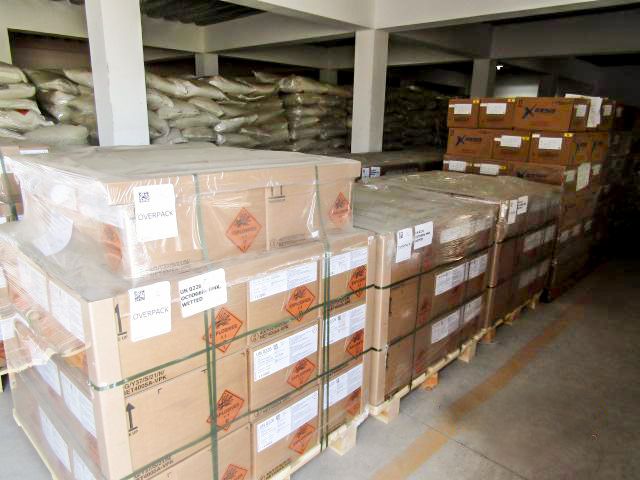 La Superintendencia Nacional de Control de Servicios de Seguridad, Armas, Municiones y Explosivos de Uso Civil (Sucamec), inmovilizó más de 6 toneladas de insumos para la elaboración de explosivos que fueron trasladados de manera irregular desde Piura a Lurín. 

Personal de la Gerencia de Control y Fiscalización de la Sucamec, inmovilizó las 300 cajas de Ciclotetrametilentetranitramina utilizada para la elaboración de potentes explosivos, que se encontraban sin la autorización de traslado respectiva.

La carga estuvo almacenada en un local de una conocida empresa de explosivos de Lurín hasta donde llegaron los fiscalizadores para retener la peligrosa mercancía.

“Debemos recordarles a las empresas del rubro, que todo traslado de explosivos y materiales relacionados dentro de territorio nacional debe ser autorizado por la Sucamec”, declaró Alberto Balladares Ramírez, superintendente nacional de la Sucamec

Asimismo, el titular de la Sucamec informó que se formuló el acta de inmovilización correspondiente, debido que la empresa infringió el Artículo 237 del Decreto Supremo N.º 010-2017-IN

La Sucamec en materia de su competencia, verifica que los explosivos y materiales relacionados cumplan con la normativa vigente con el firme  compromiso de trabajar por la seguridad de todos los peruanos.  
