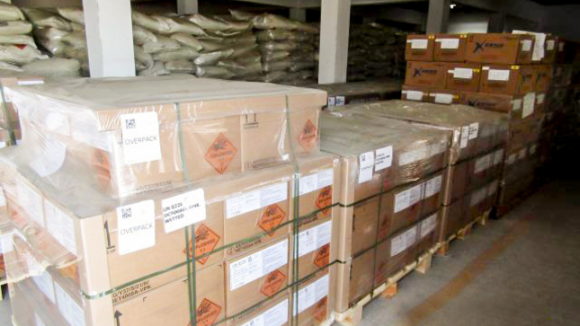 La Superintendencia Nacional de Control de Servicios de Seguridad, Armas, Municiones y Explosivos de Uso Civil (Sucamec), inmovilizó más de 6 toneladas de insumos para la elaboración de explosivos que fueron trasladados de manera irregular desde Piura a Lurín. 

Personal de la Gerencia de Control y Fiscalización de la Sucamec, inmovilizó las 300 cajas de Ciclotetrametilentetranitramina utilizada para la elaboración de potentes explosivos, que se encontraban sin la autorización de traslado respectiva.

La carga estuvo almacenada en un local de una conocida empresa de explosivos de Lurín hasta donde llegaron los fiscalizadores para retener la peligrosa mercancía.

“Debemos recordarles a las empresas del rubro, que todo traslado de explosivos y materiales relacionados dentro de territorio nacional debe ser autorizado por la Sucamec”, declaró Alberto Balladares Ramírez, superintendente nacional de la Sucamec

Asimismo, el titular de la Sucamec informó que se formuló el acta de inmovilización correspondiente, debido que la empresa infringió el Artículo 237 del Decreto Supremo N.º 010-2017-IN

La Sucamec en materia de su competencia, verifica que los explosivos y materiales relacionados cumplan con la normativa vigente con el firme  compromiso de trabajar por la seguridad de todos los peruanos.  
