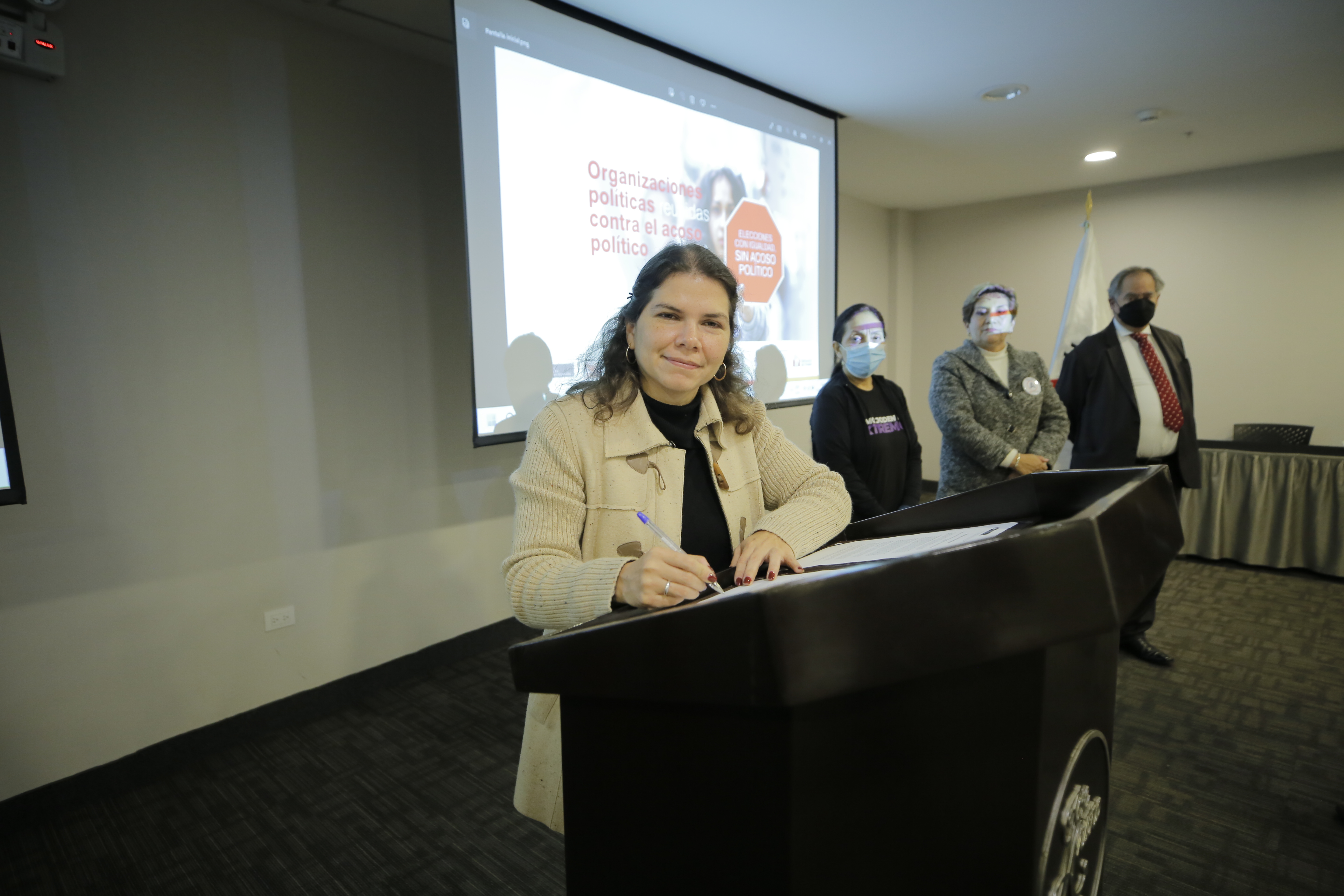 Compromiso contra el acoso político a las mujeres