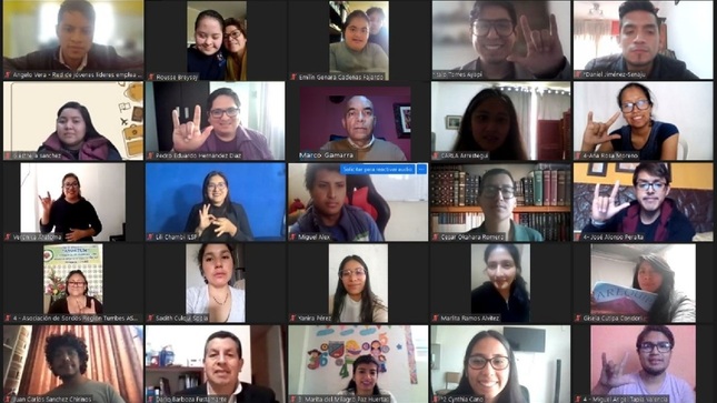 Es una imagen de una pantalla de laptop con la foto de las jovenes con discapacidad participantes al Foro NAcional de Jovenes con discapacidad.