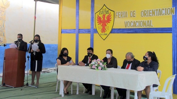 Mesa de honor con las autoridades
