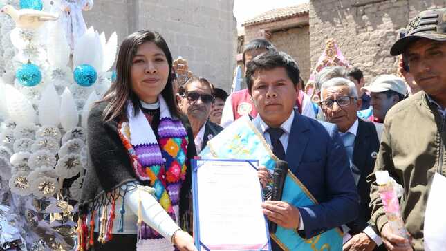 Huancavelica: Ministra Betssy Chavez entregó resolución de Patrimonio Cultural a la Festividad de la Virgen de Cocharcas de Julcamarca