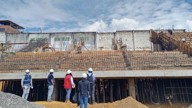Auditores de la Contraloría supervisaron la construcción de estadio de Panao y alertaron de posible colapso, debido a que los cimientos de la tribuna sur se construyeron en terreno inestable.