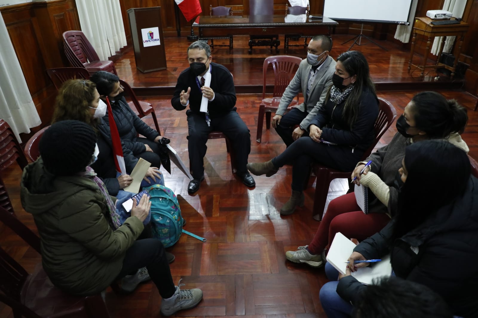 Reunión de autoridades de la municipalidad de La Victoria, Fiscalizadores del Conadis y madres de familia de niñas y niñas afectados por la OMAPED.