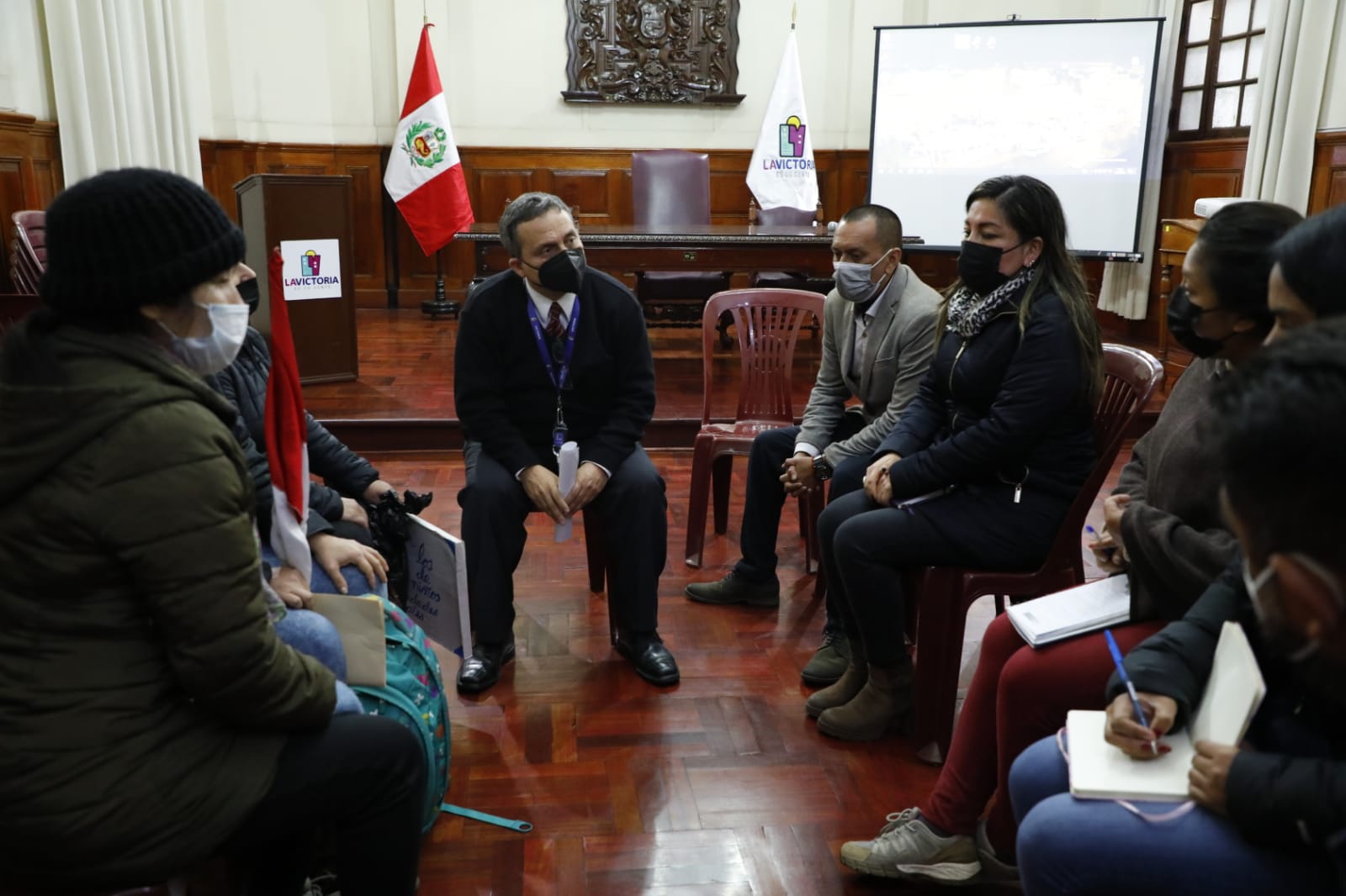 Reunión de autoridades de la municipalidad de La Victoria, Fiscalizadores del Conadis y madres de familia de niñas y niñas afectados por la OMAPED.