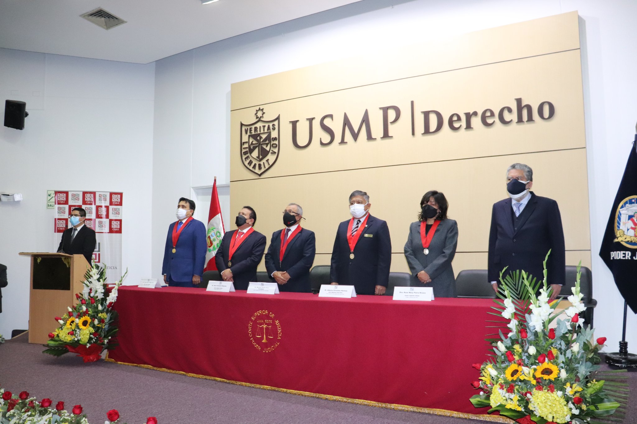 Integrantes de la Sala Plena de la Corte de Lima Este en la mesa de honor.