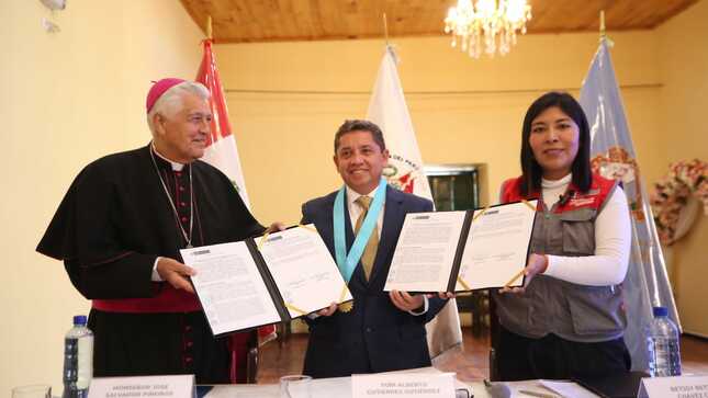 Ayacucho: Ministra de Cultura firmó convenio para el mejoramiento y recuperación del Centro Histórico de Huamanga
