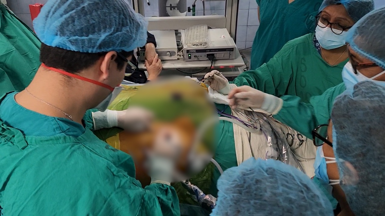 Hospital Loayza realiza exitoso trasplante renal de padre a hija-