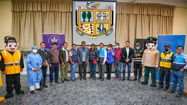 ALCALDE DE MARAS MIGUEL ABAL ANCHARI, PARTICIPÓ ACTIVAMENTE DE LA CONFORMACION DEL CONCEJO PROVINCIAL DE SEGURIDAD VIAL
Hoy Miércoles, 14 de setiembre del 2022, en horas de la mañana, teniendo como sede el salón cultural de Urubamba, Con participación de los alcaldes distritales y representantes del Ministerio de Transportes y Comunicaciones, así mismo representantes del GORE Cusco, la Gerencia Regional de Transportes y Comunicaciones,  instituciones locales ,CLASS Urubamba, Essalud, UGEL, la MPU, entre otros, se procedió con la instalación del Consejo Provincial de Seguridad Vial en la provincia de Urubamba.
El Alcalde de Maras Miguel Abal Anchari, dio cuenta de los constantes accidentes de tránsito que vienen ocurriendo en la ruta Maras, Chinchero, Cusco y destacó la importancia de colocar Gibas o rompe muelles a lo largo de esta ruta para disminuir la ola de accidentes en esta ruta. 
