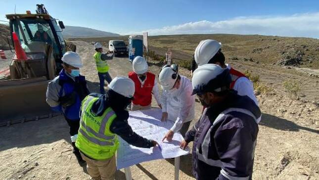 En Caylloma, Contralor General verificó que dos obras emblemáticas tienen problemas por malos expedientes técnicos