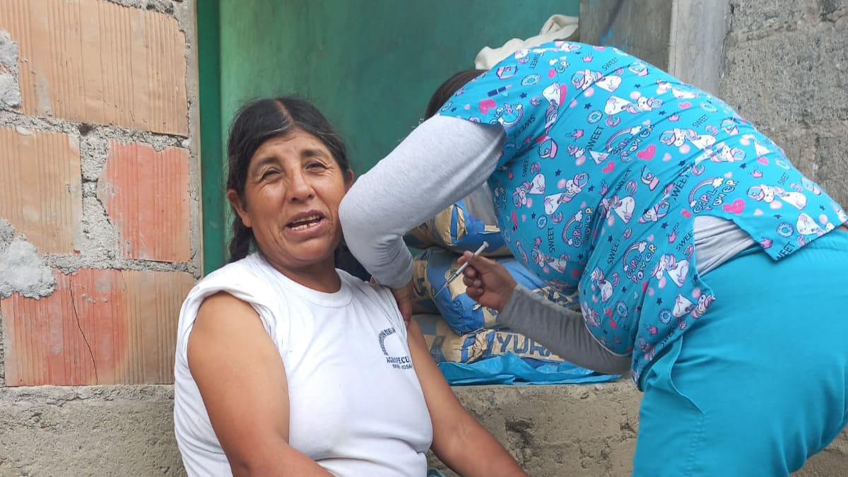 Cusco protegen contra la rabia silvestre a pobladores de 38 centros poblados y comunidades nativas