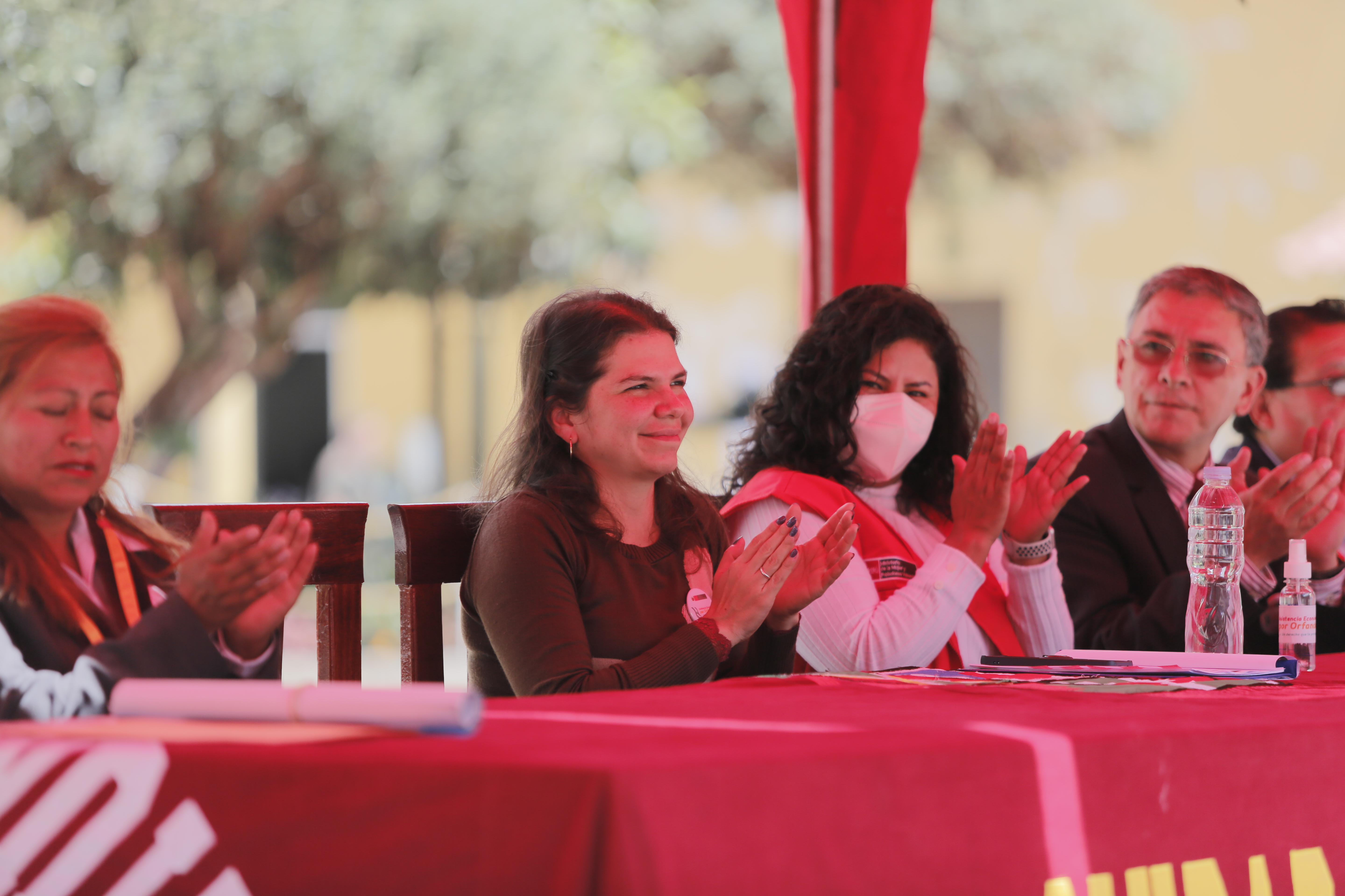 Ministra Claudia Davila en Ollantaytambo
