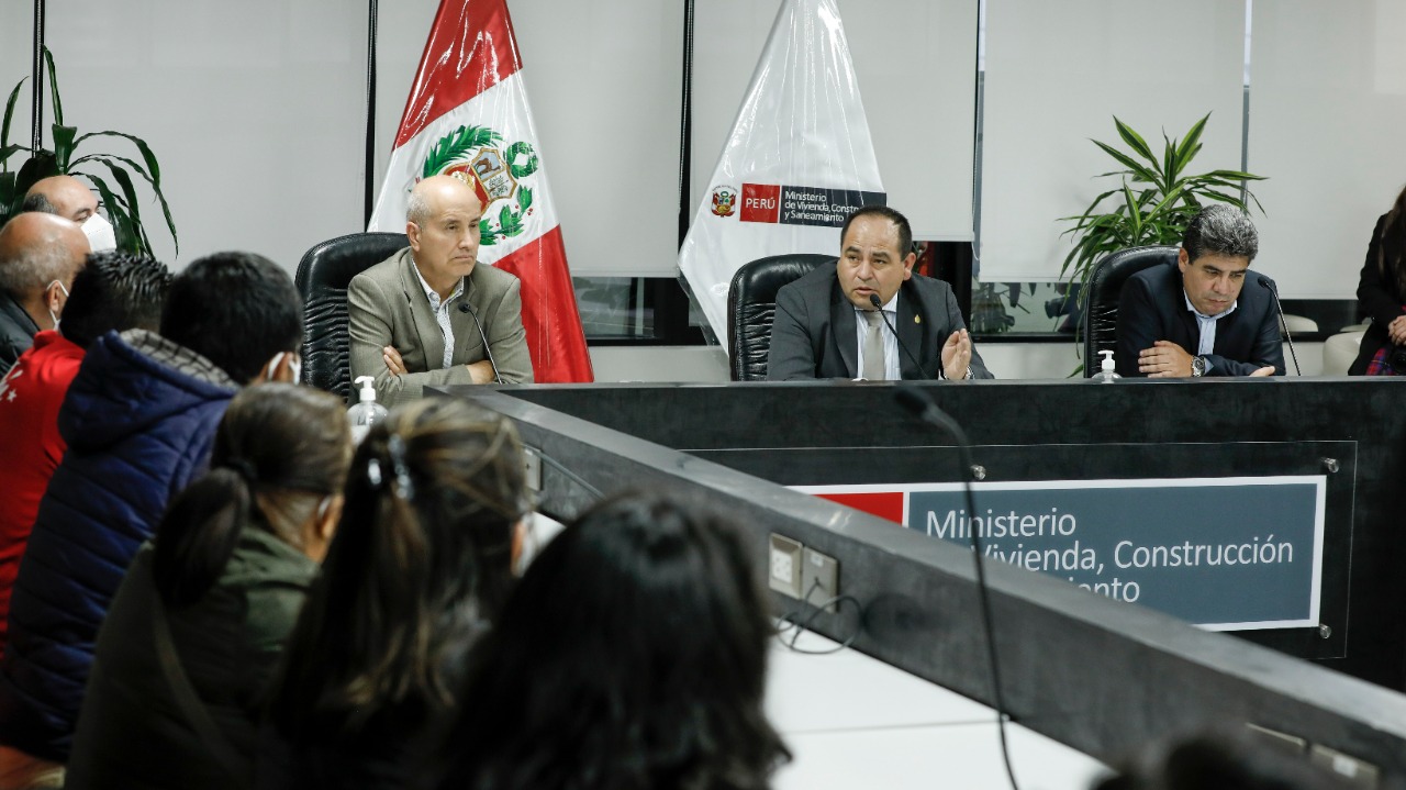 Reunión de Ministro con dirigentes vecinales de Chorrillos.