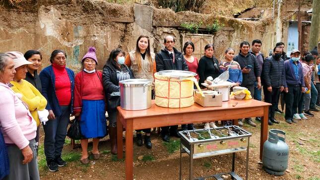 Foto general con la población del barrio Muliaco del distrito de Huariaca. Foto 1