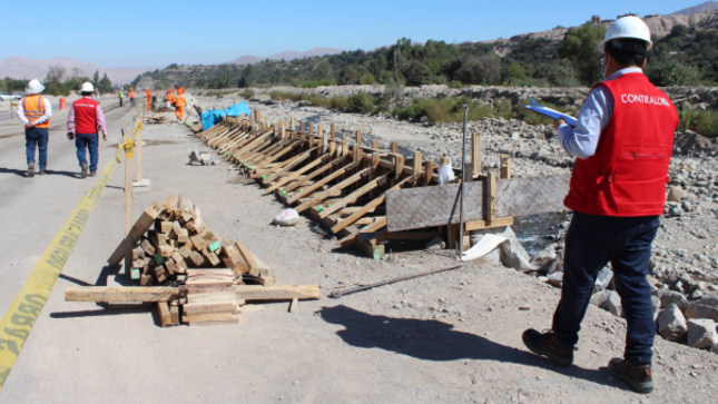 La Contraloría General advirtió al Proyecto Especial de Infraestructura de Transporte Descentralizado (Provías Descentralizado) que la obra para el mejoramiento y recuperación del camino vecinal Moquegua – Samegua, tiene vencido su plazo de ejecución y la posibilidad de aplicar la máxima penalidad, por lo que existe el riesgo de que el contrato se resuelva.