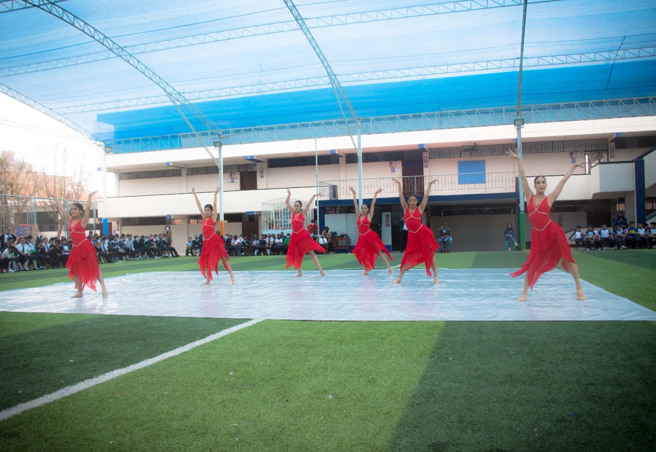 Más de mil escolares de El Porvenir disfrutaron de función didáctica de la Compañía de Ballet de Trujillo