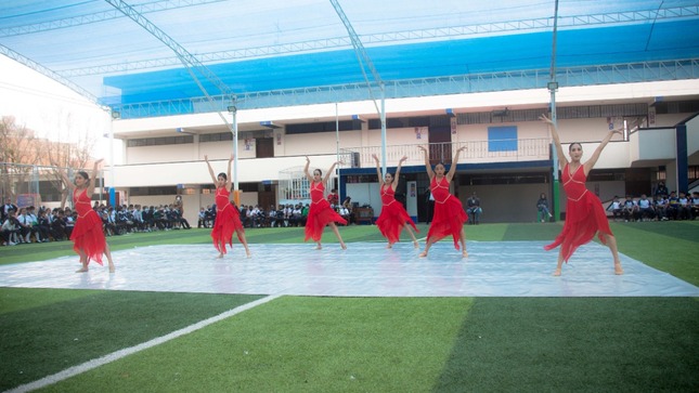 Más de mil escolares de El Porvenir disfrutaron de función didáctica de la Compañía de Ballet de Trujillo