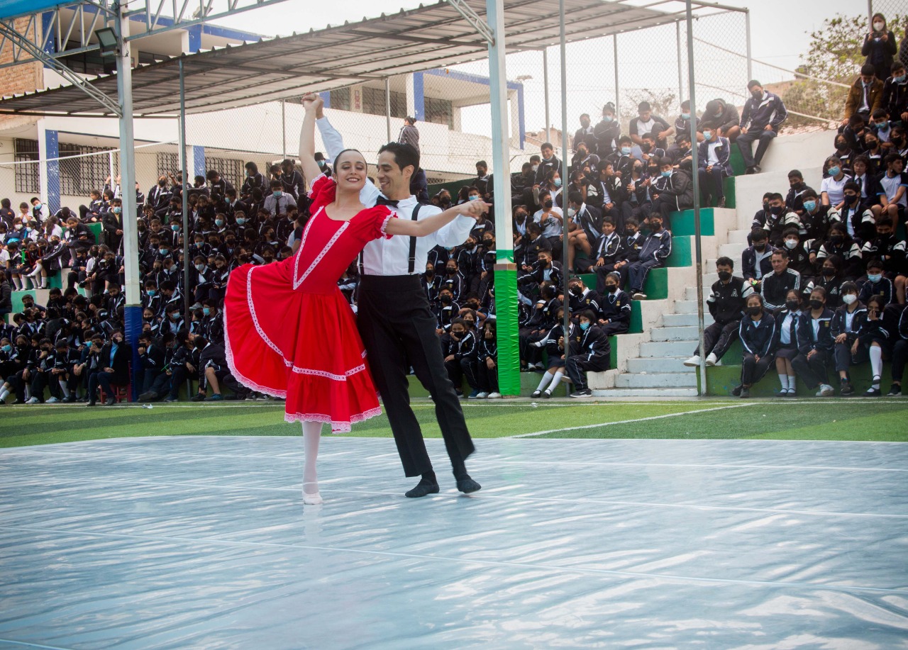 Más de mil escolares de El Porvenir disfrutaron de función didáctica de la Compañía de Ballet de Trujillo