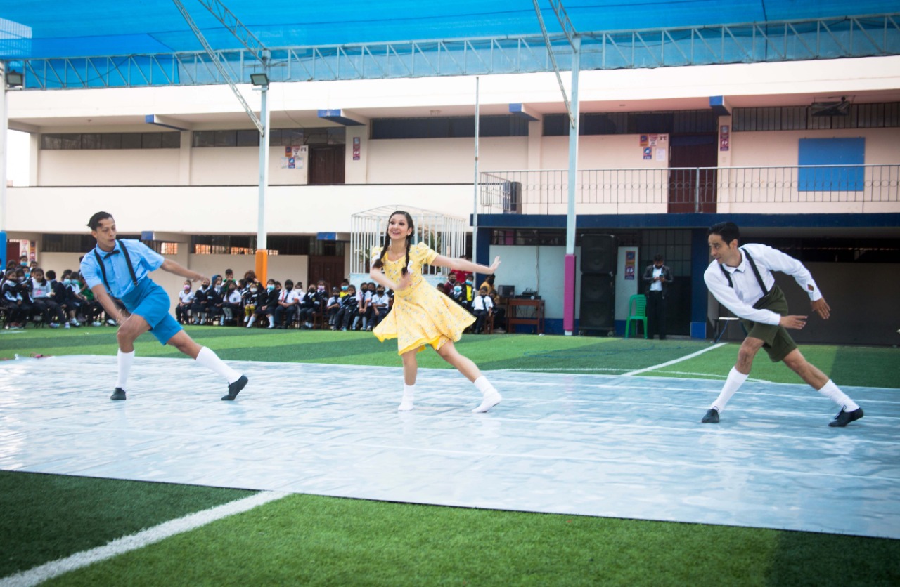 Más de mil escolares de El Porvenir disfrutaron de función didáctica de la Compañía de Ballet de Trujillo