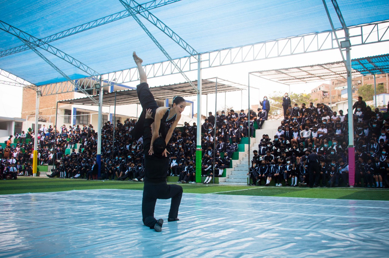 Más de mil escolares de El Porvenir disfrutaron de función didáctica de la Compañía de Ballet de Trujillo