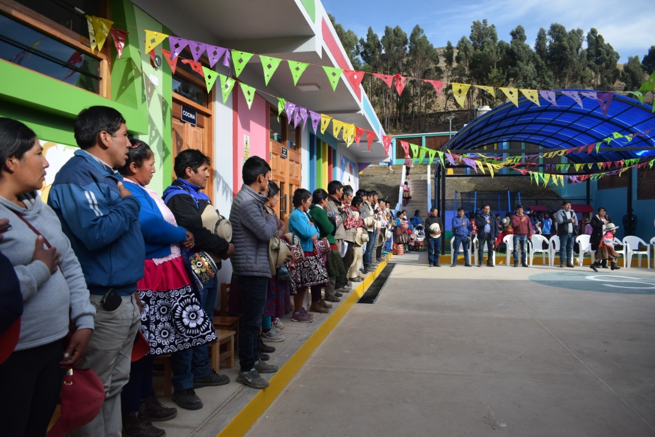 Ceremonia de Izamiento del Pabellón Nacional de la Institucion Educativa 