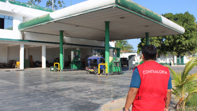 La Contraloría General alertó al Municipio Distrital de Yarinacocha, que funcionarios de la entidad no observaron el reajuste de precios que realizó la empresa contratista que brinda el servicio de gasolina de 90 octanos y Diesel B5 para maquinarias y vehículos de la entidad, sin tomar en cuenta la fórmula establecida en las bases del contrato. Esto generó que se haga un pago en exceso de S/ 119 661.