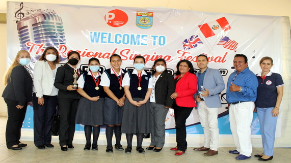 Ganadores junto a autoridades