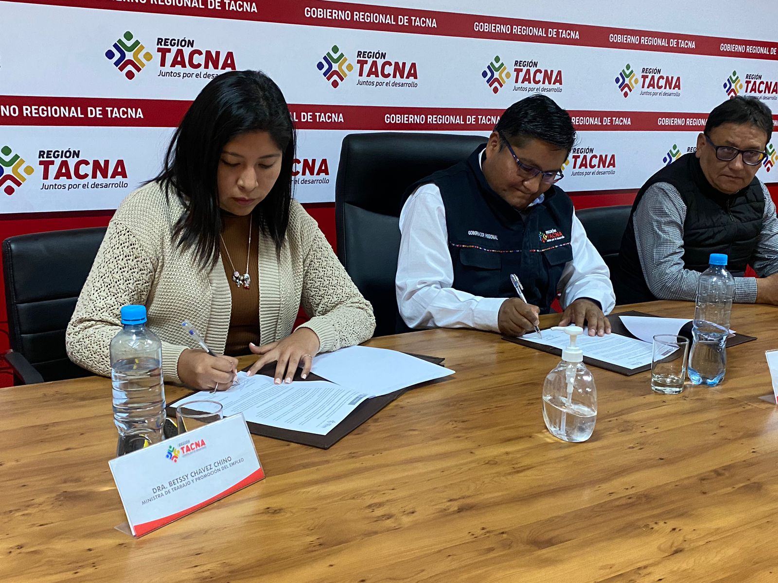 Ministra de Cultura firmó convenios con el Gobierno Regional y la Corte Superior de Justicia de Tacna