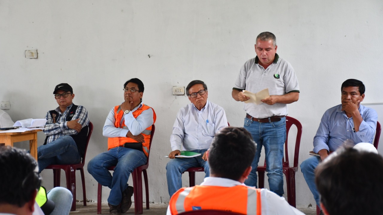 Reunión de carácter informativa con el comité de fiscalización y gestión, conformado por autoridades de la mencionada zona donde se realiza la obra.