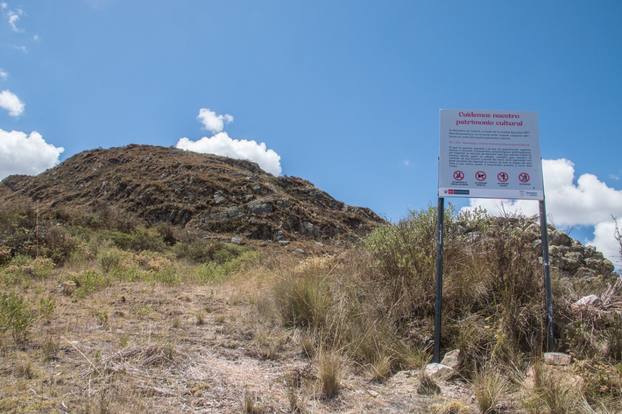 La Libertad: Ministerio de Cultura ubicó paneles informativos para proteger el Sitio Arqueológico Cerro Piogán