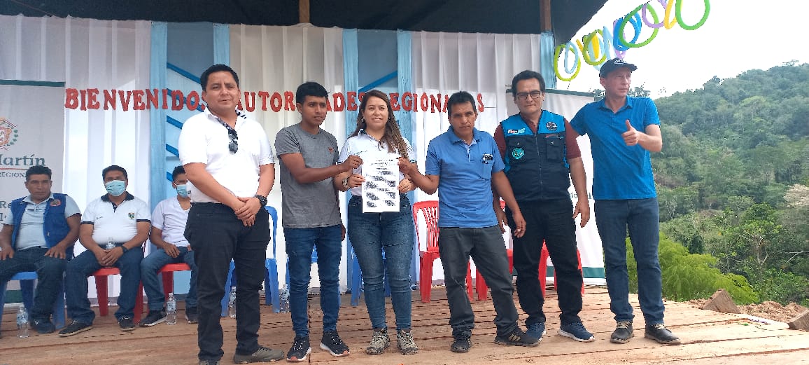 Entrega de la resolucion oficial de creacion del puesto de Salud de Challual