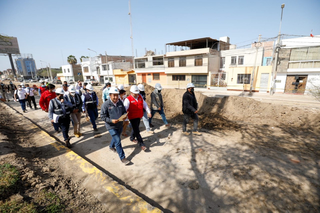 Ministro de Vivienda recorre obras de agua y saneamiento