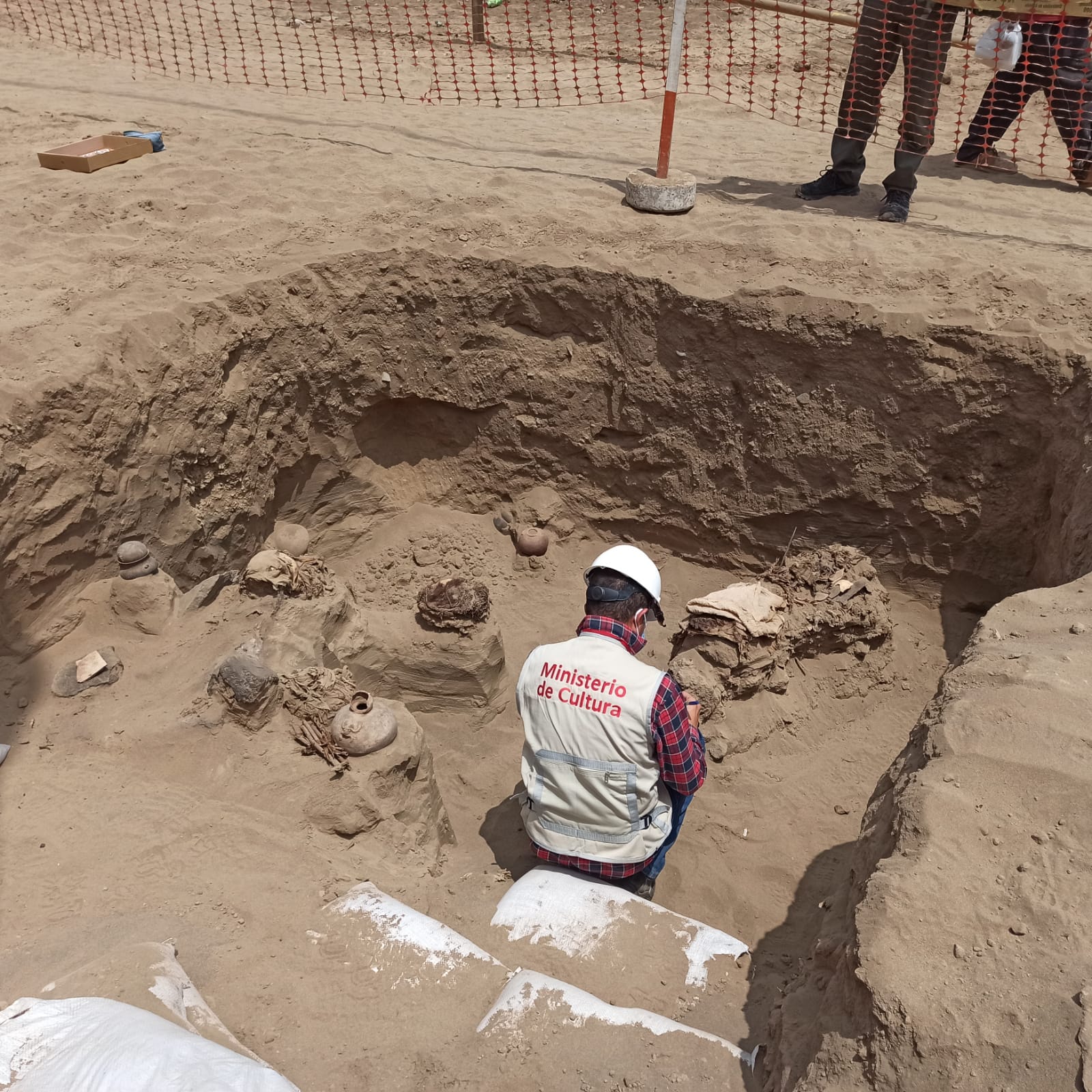 Ministerio de Cultura informa de hallazgo de material arqueológico relacionado a la cultura Chancay en Carabayllo