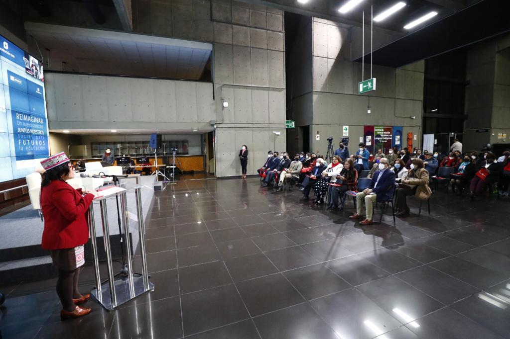 Ministerio de Cultura participa en presentación de estudio que busca replantear la educación al 2050 para promover uso de lenguas indígenas