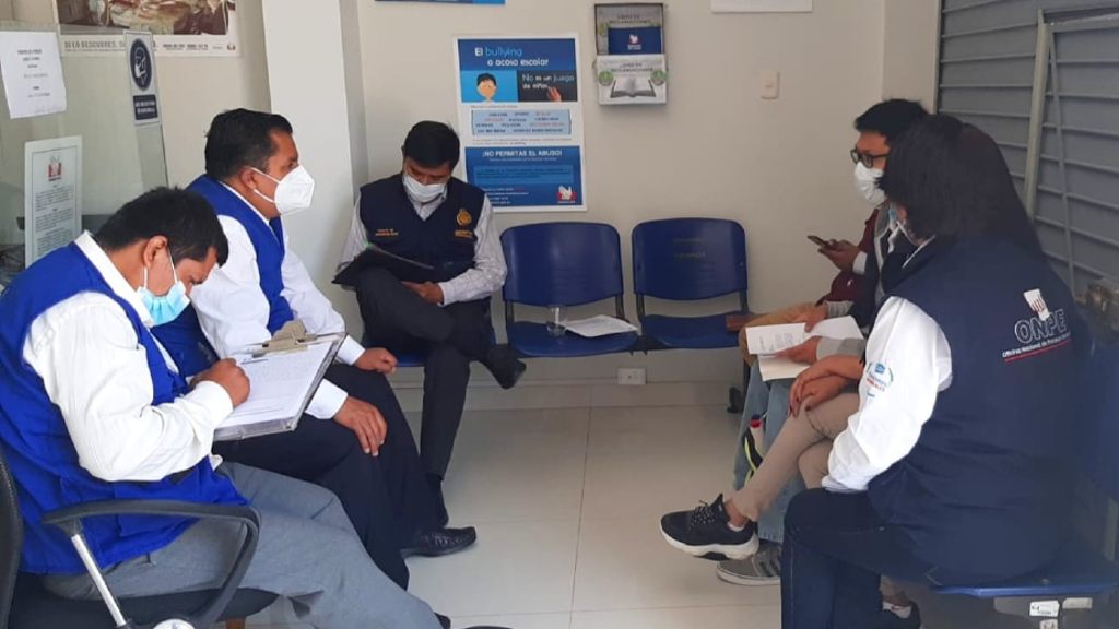 Comisionados supervisan oficina de procesos electorales