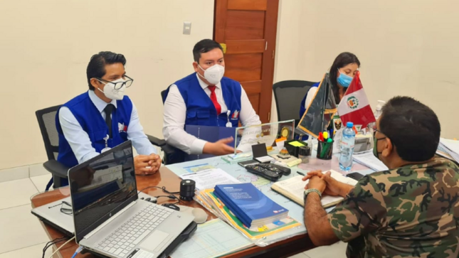 Comisionados se reúnen con la Policía