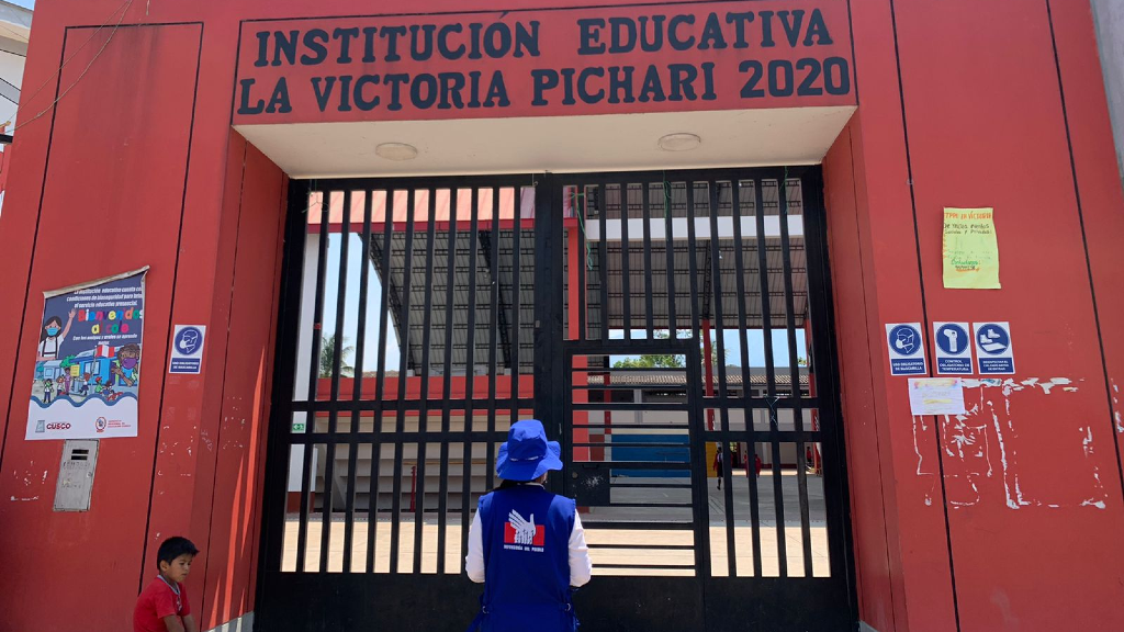 Comisionada supervisa colegio