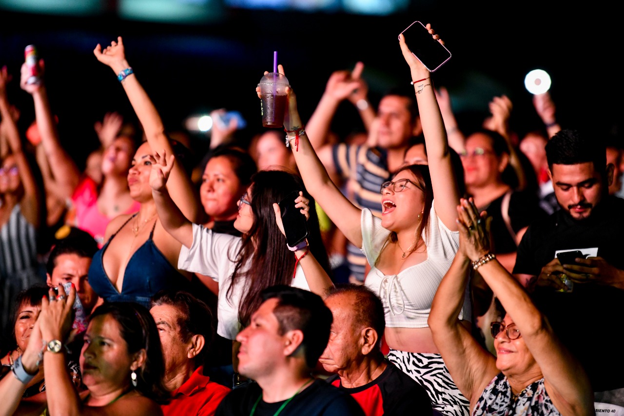Archivo de imagen .jfif, título de imagen Visitantes bailaron y cantaron con las músicas.   