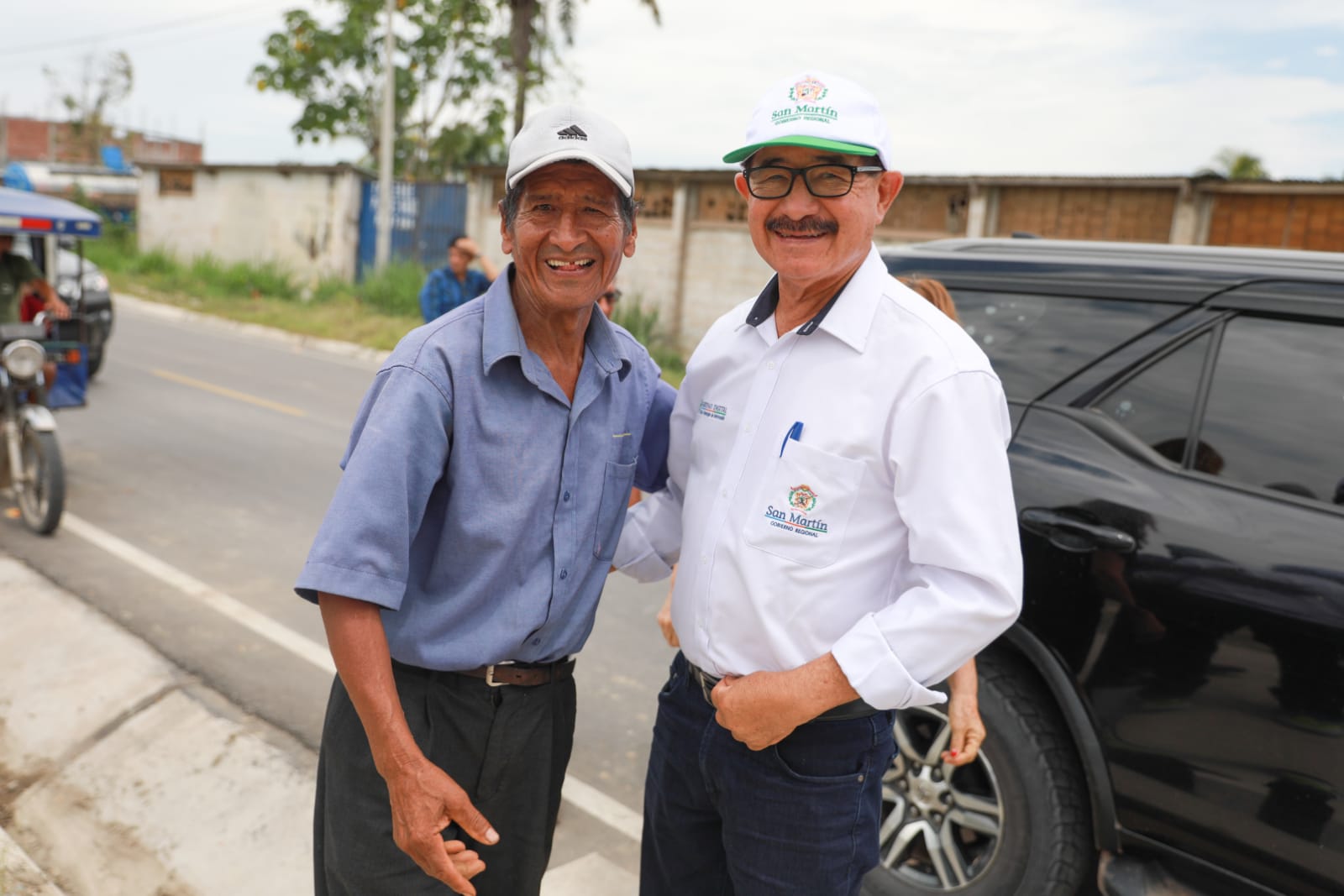 Gobernador regional y poblador de la zona