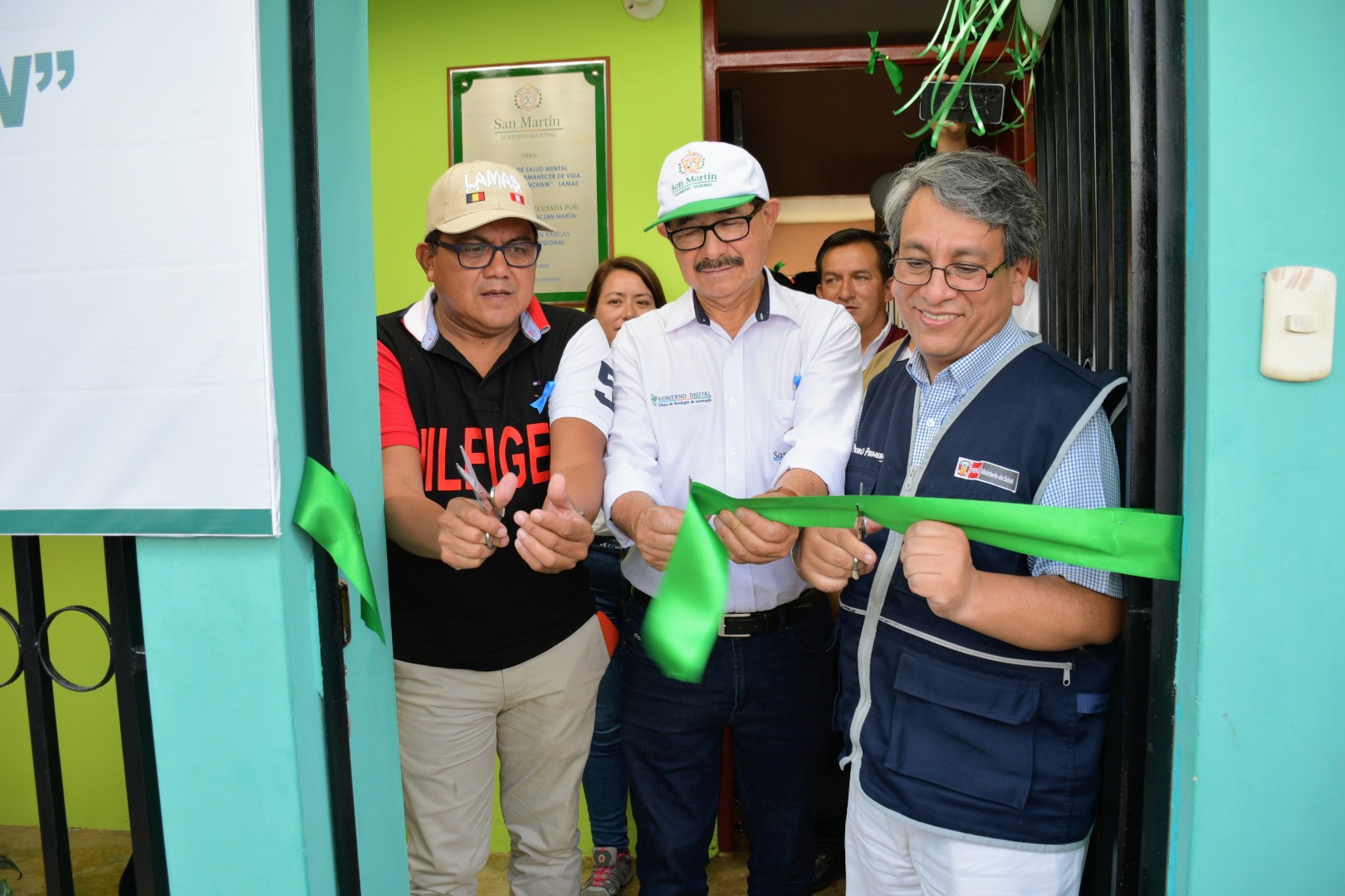 Corte de cinta durante la inauguración