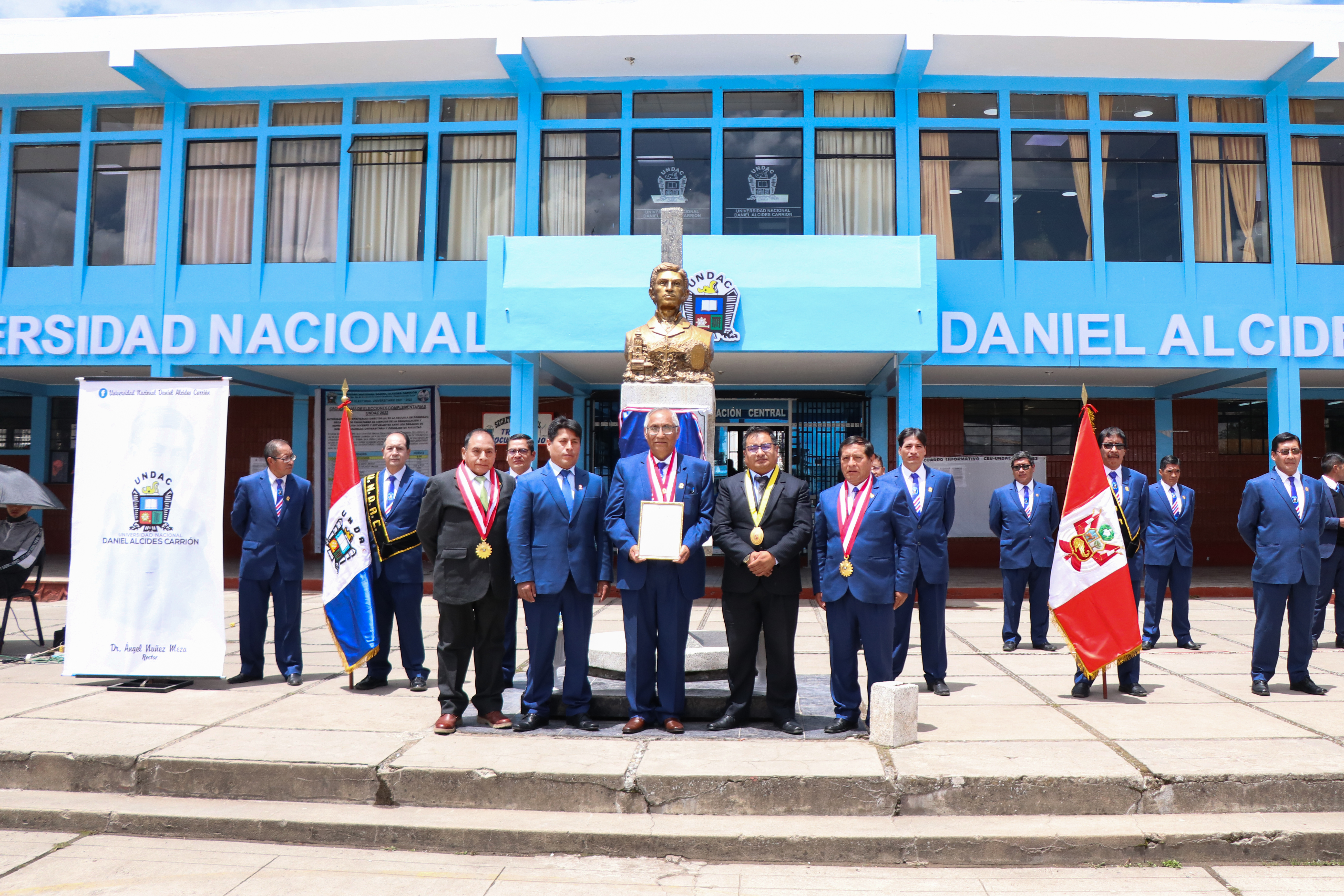 Fotografía de los regidores y representantes de la UNDAC.