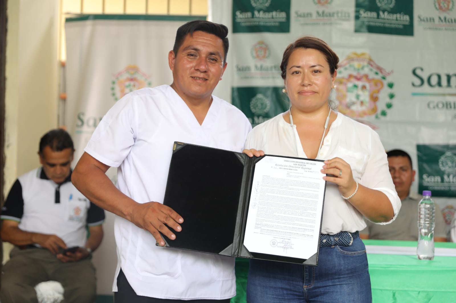 Entrega resolución creación de Centro de Salud Shimpiyacu