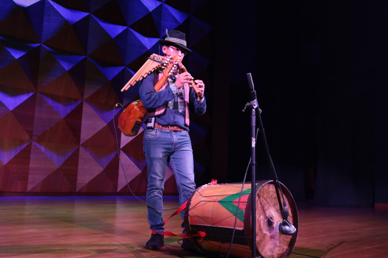 Profesor de instrumentos andinos en el CUMO